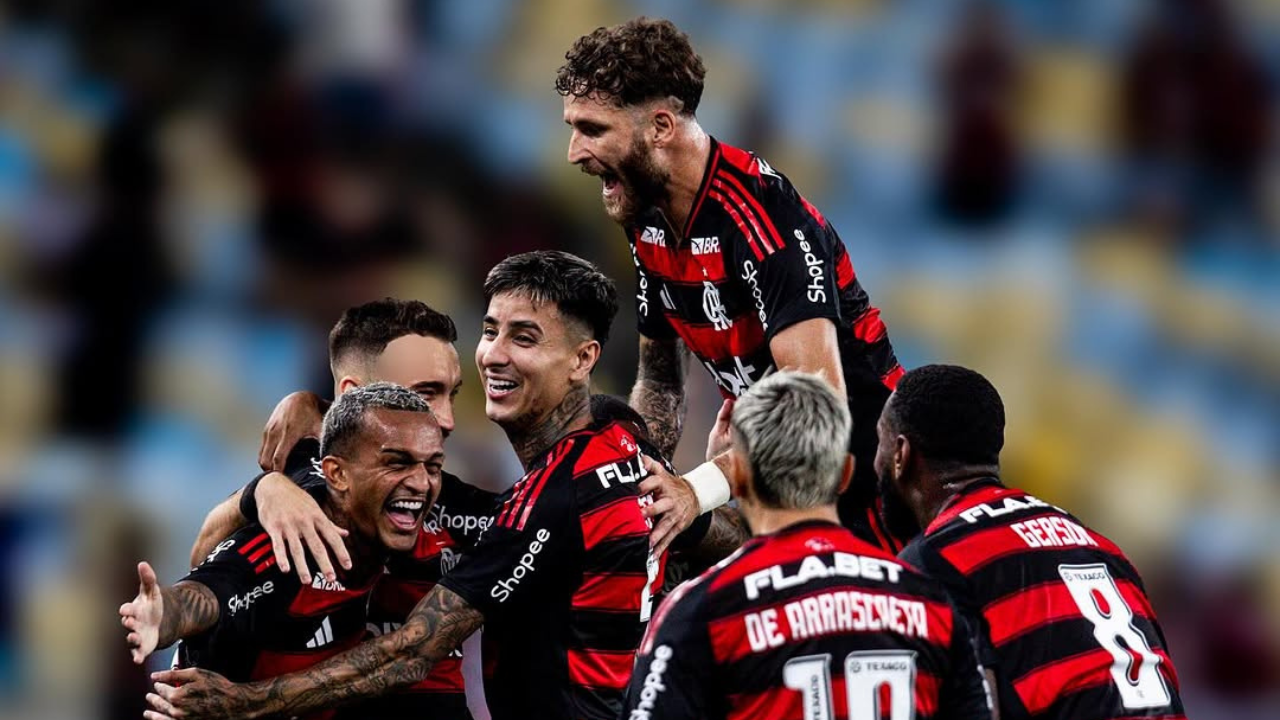 Jogadores do Flamengo comemorando título