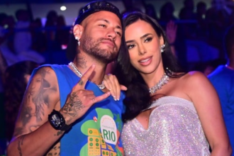 Neymar e Bruna Biancardi aproveitam folia em camarote na Sapucaí