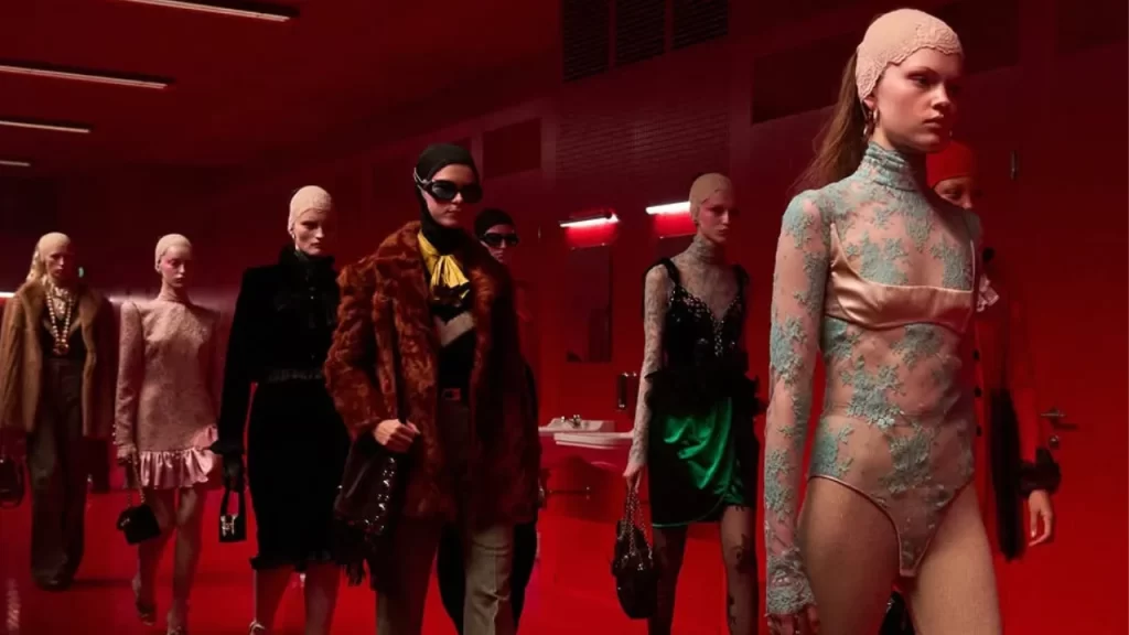 Valentino lança Coleção de Inverno na Paris Fashion Week