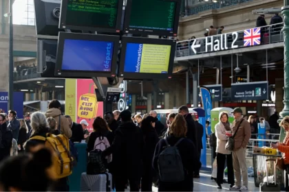 Lotação da estação Gare du Nord após cancelamento das atividades