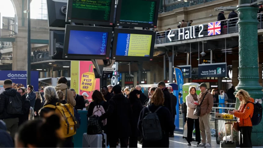 Lotação da estação Gare du Nord após cancelamento das atividades