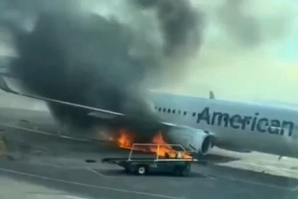 Avião pega fogo em Denver, nos Estados Unidos