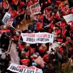 Manifestantes ocupam a Trump Tower, em Nova York