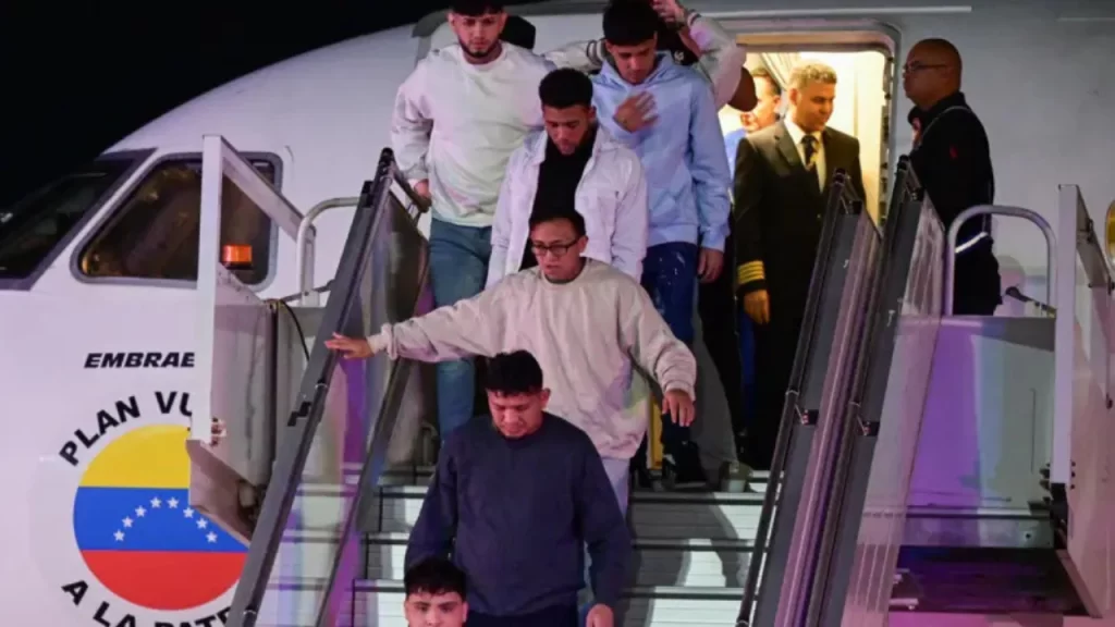 Estados Unidos deportam venezuelanos usando lei criada no século 18