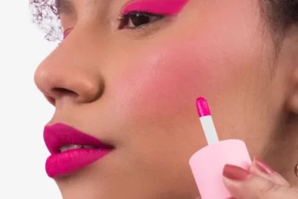 Blush líquido realça a pele e garante um efeito glow radiante