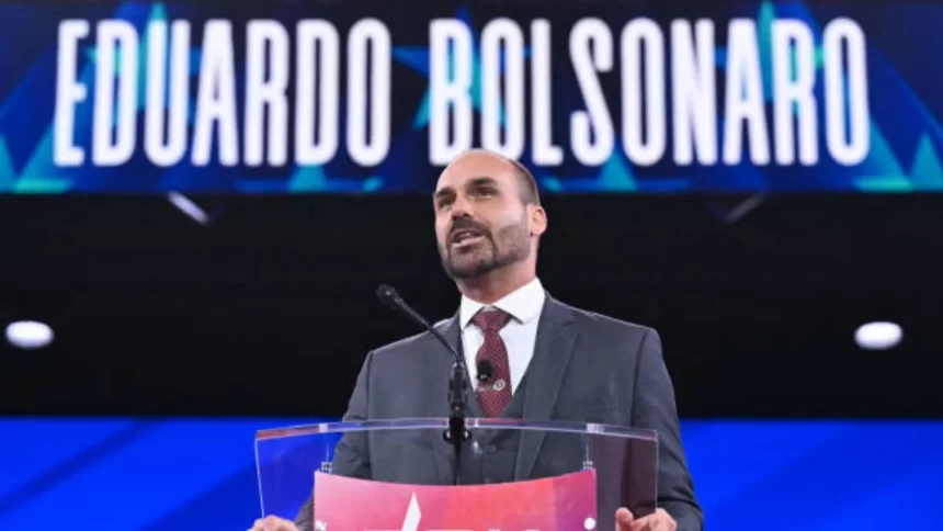 Eduardo Bolsonaro durante a Conferência Anual de Ação Política Conservadora (CPAC) em 2025, nos Estados Unidos