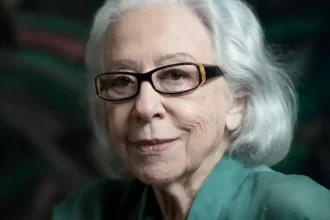 Fernanda Montenegro é homenageada no Teatro Municipal de São Paulo na pré estreia do filme “Vitória’