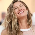 Gisele Bündchen é flagrada passeando com seu filho recém nascido