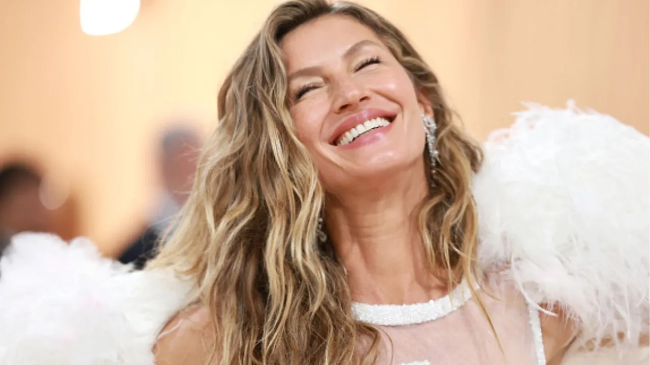 Gisele Bündchen é flagrada passeando com seu filho recém nascido