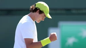 João Fonseca enfrenta Gaston e disputa vaga para semifinal em torneio