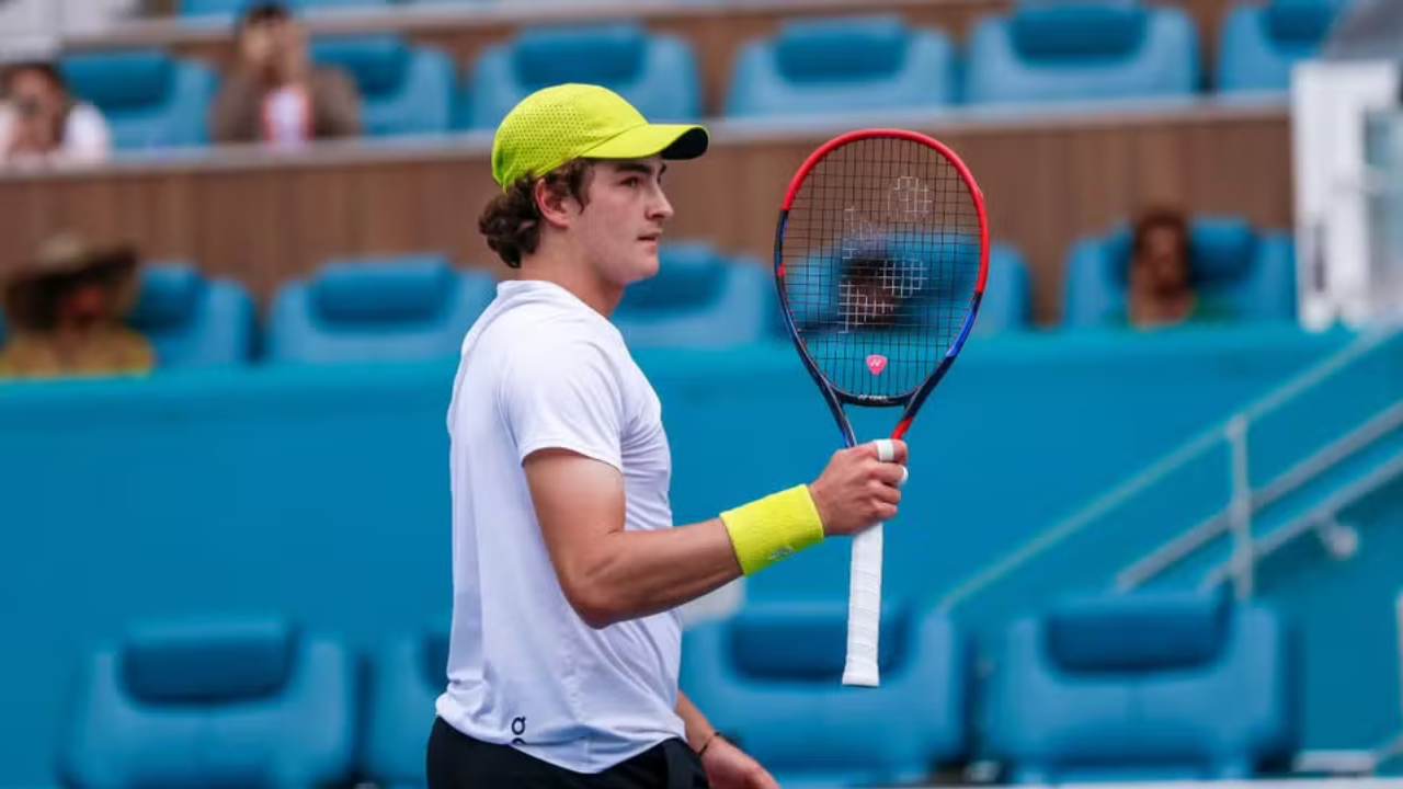 Na terceira rodada do Miami Open, o brasileiro terá pela frente Alex de Minaur, um adversário com mais experiência em grandes torneios