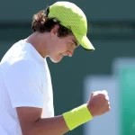 João Fonseca, com sua recente vitória no Challenger de Phoenix, confirma seu potencial no tênis mundial, subindo para a 60ª posição no ranking da ATP e solidificando-se como uma das principais promessas do esporte brasileiro