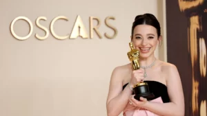 Mikey Madison fala sobre encontro com Fernanda Torres e elogia Demi Moore