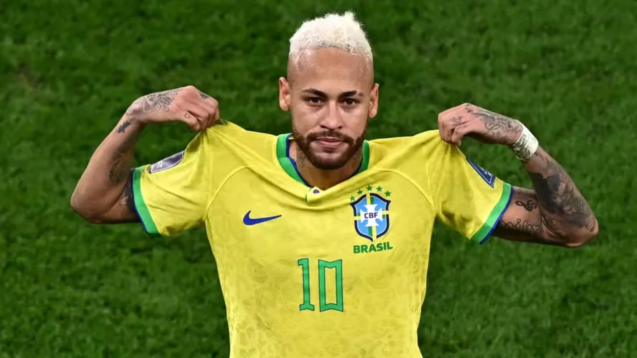 Neymar jr ostenta joias de luxo.