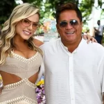 Foto do casal Leonardo e Poliana sorrindo em evento