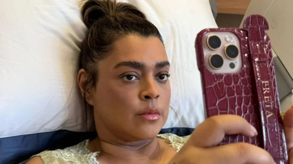 Preta Gil recebe carinho do ex-marido, Rafael Dragaud, em Salvador