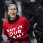 Protesto dentro da Trump Tower