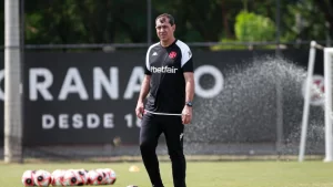 Carille se mostra satisfeito com elenco do Vasco e dispensa reforços