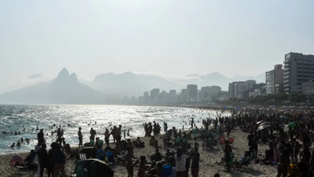 Chegada de frente fria ao Brasil gera alívio para população