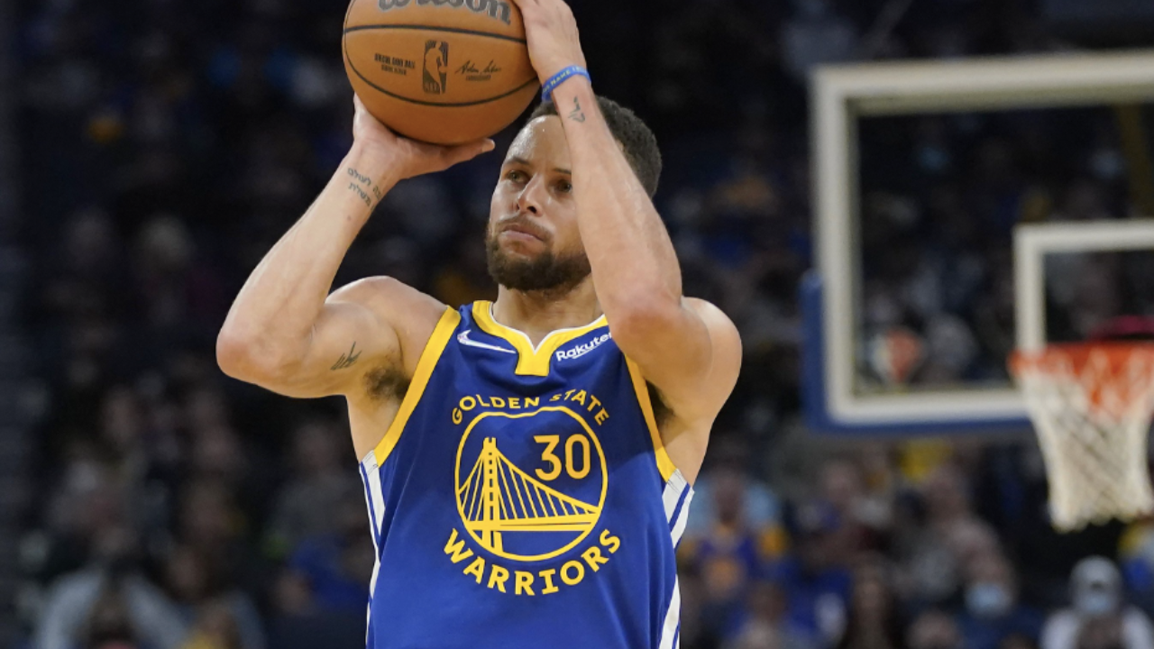 Curry atinge marca histórica na NBA