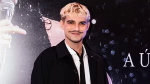 Jão agita os fãs na pré-estreia do documentário “SuperTurnê: A Primeira e a Última Noite”