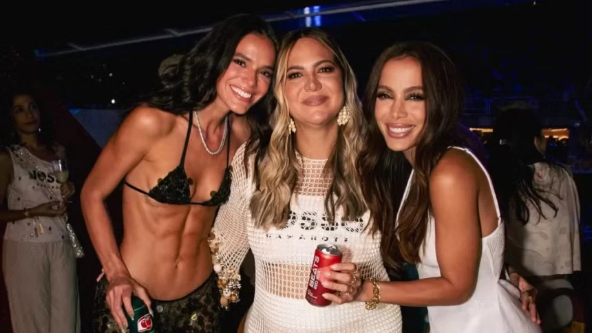 Anitta e Bruna Marquezine ao lado de Carol Sampaio