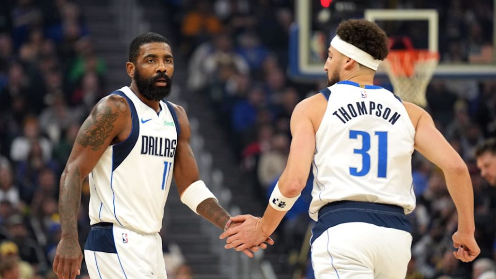 Klay Thompson e Kyrie Irving jogadores do Dallas Mavericks