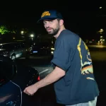 Piqué entrando no carro sozinho em festa em São Paulo