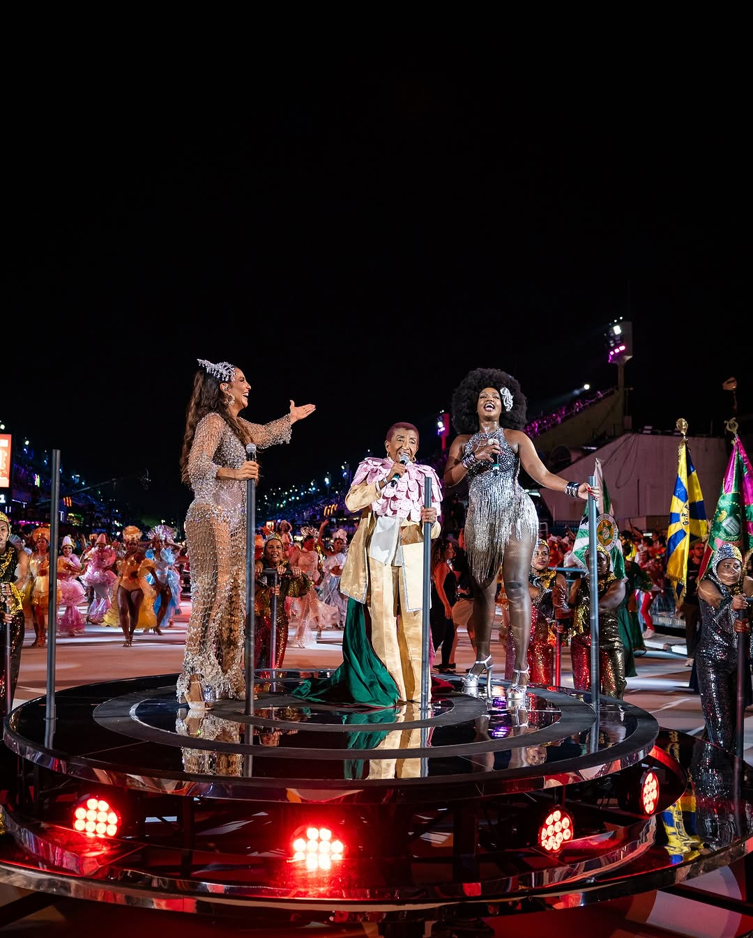 Iza, Ivete Sangalo e Leci Brandão. Mídia auxiliar.