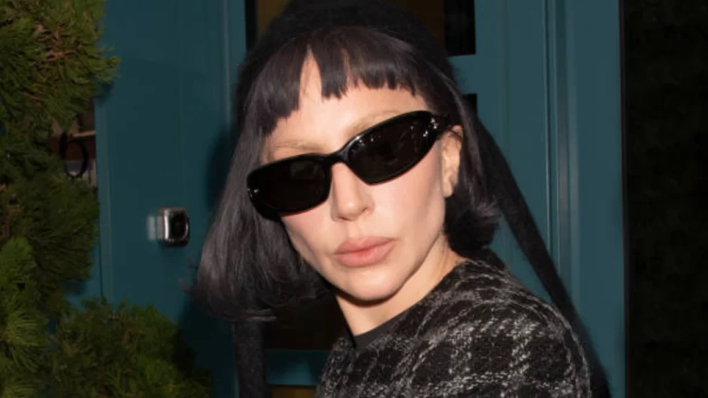 Lady Gaga performa seus novos lançamentos no programa ‘Saturday Night Live’