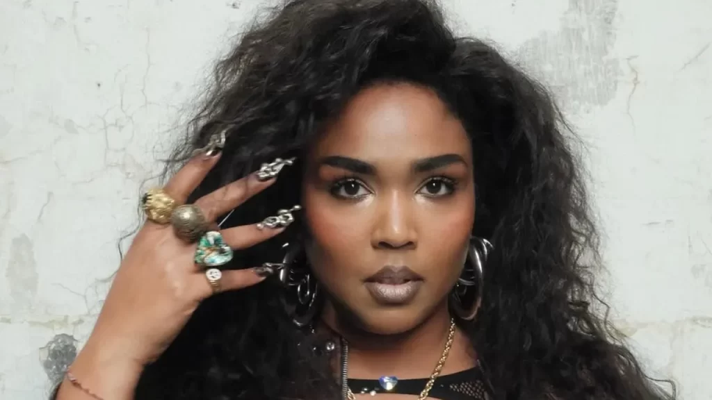 Lizzo anima fãs com seu novo single “Still Bad”