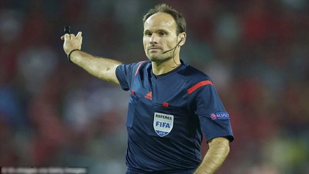 Mateu Lahoz admite erro grave em jogo decisivo entre Barcelona e Atlético de Madrid
