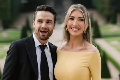 Liam Payne e Kate Cassidy sorrindo e felizes diante de um jardim