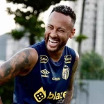 Neymar compartilha fotos em treino