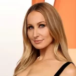 A comediante Nikki Glaser no Oscar de 2025