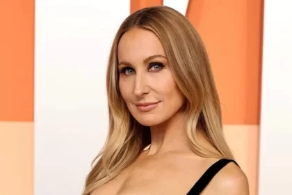 A comediante Nikki Glaser no Oscar de 2025