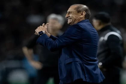 Treinador Ramón Díaz, de 65 anos, durante coletiva de imprensa pelo Corinthians.