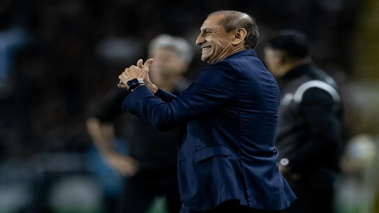 Treinador Ramón Díaz, de 65 anos, durante coletiva de imprensa pelo Corinthians.