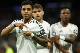 Rodrygo comemorando o gol que abriu o placar