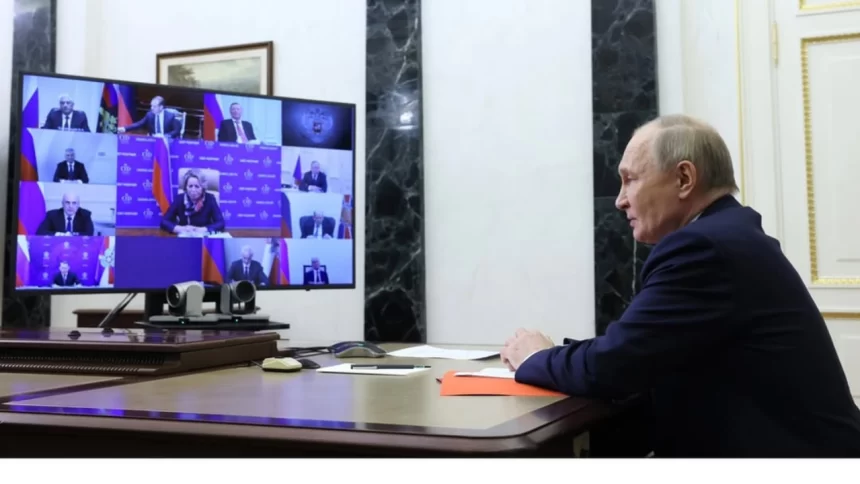 putin em reuniao