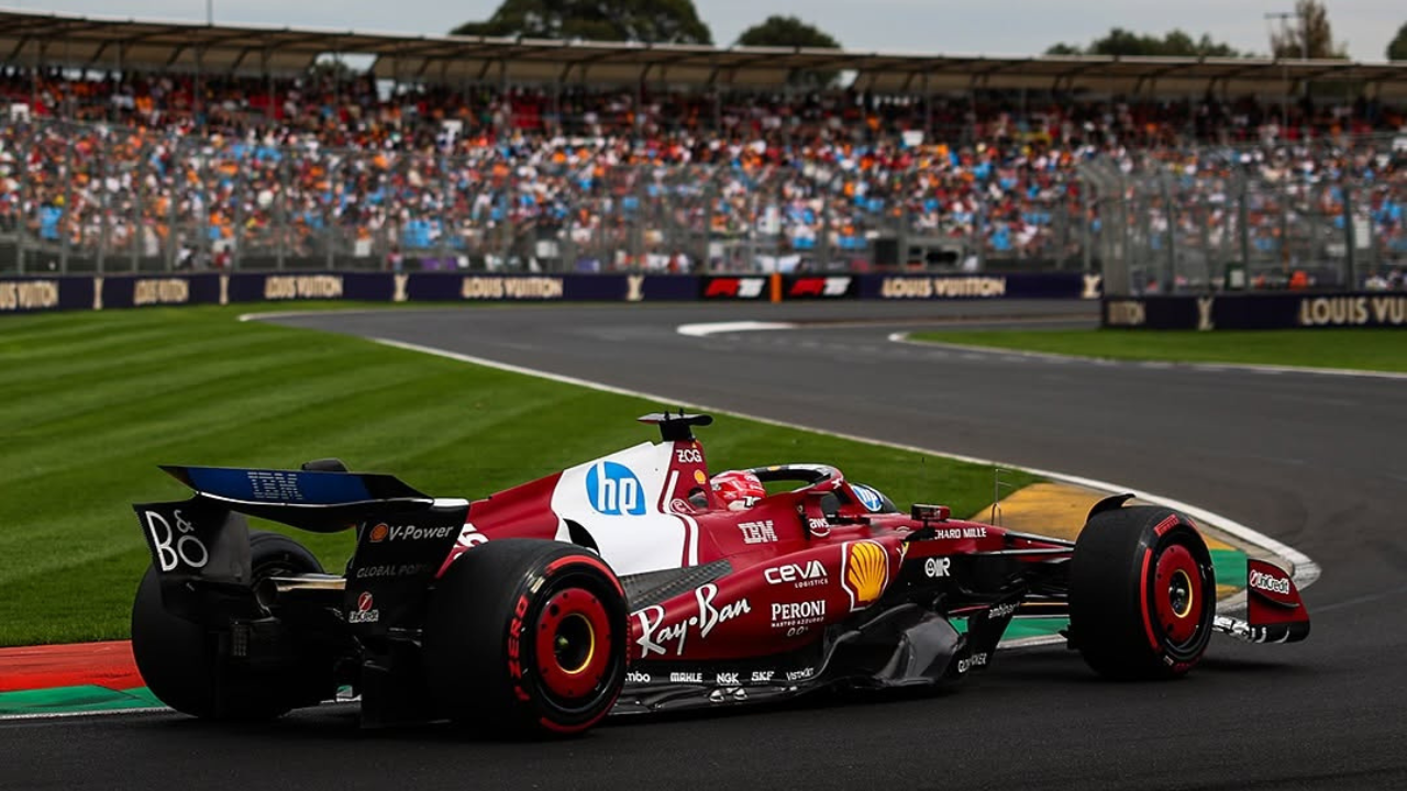 Uma ferrari na pista do GP da Austrália 2025