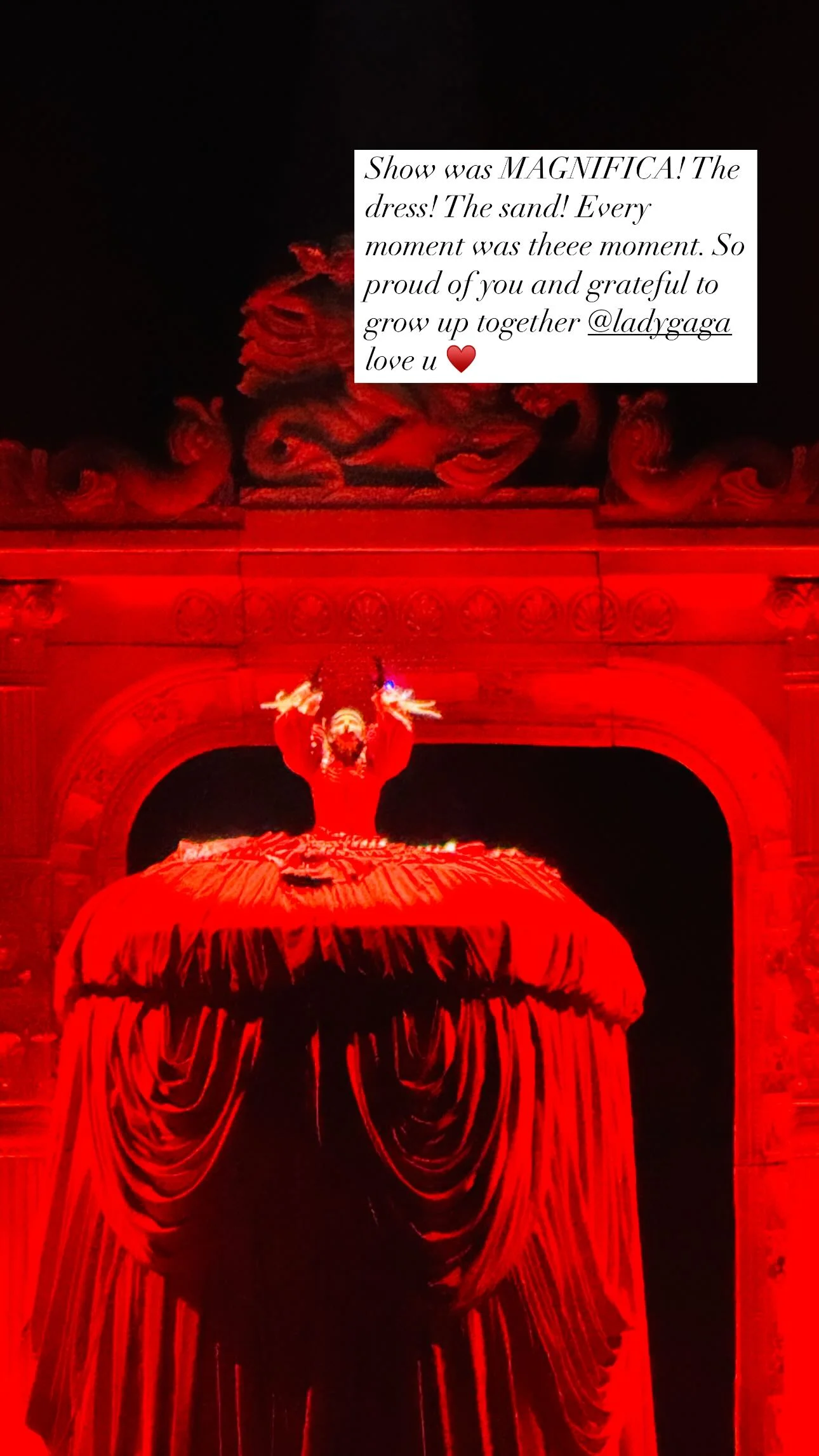 Katy Perry elogia Lady Gaga após ir ao seu show no México Katy Perry elogia Lady Gaga após ir ao seu show no México