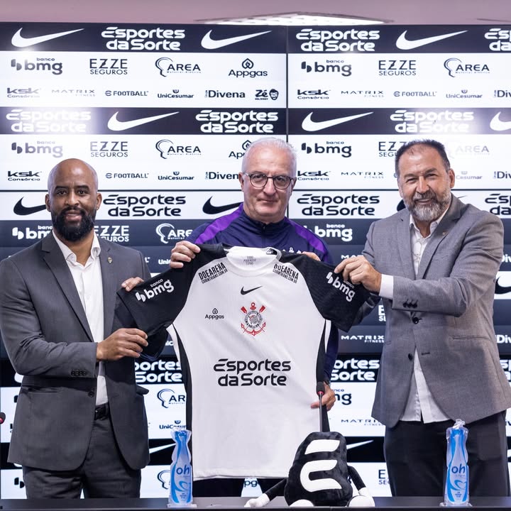 Dorival Júnior é apresentado como novo treinador do Corinthians