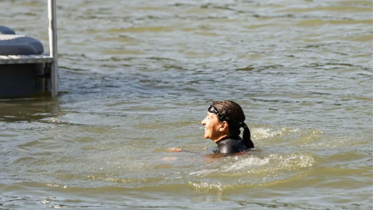 Rio Sena é liberado para banhos durante verão francês Rio Sena é liberado para banhos durante verão francês