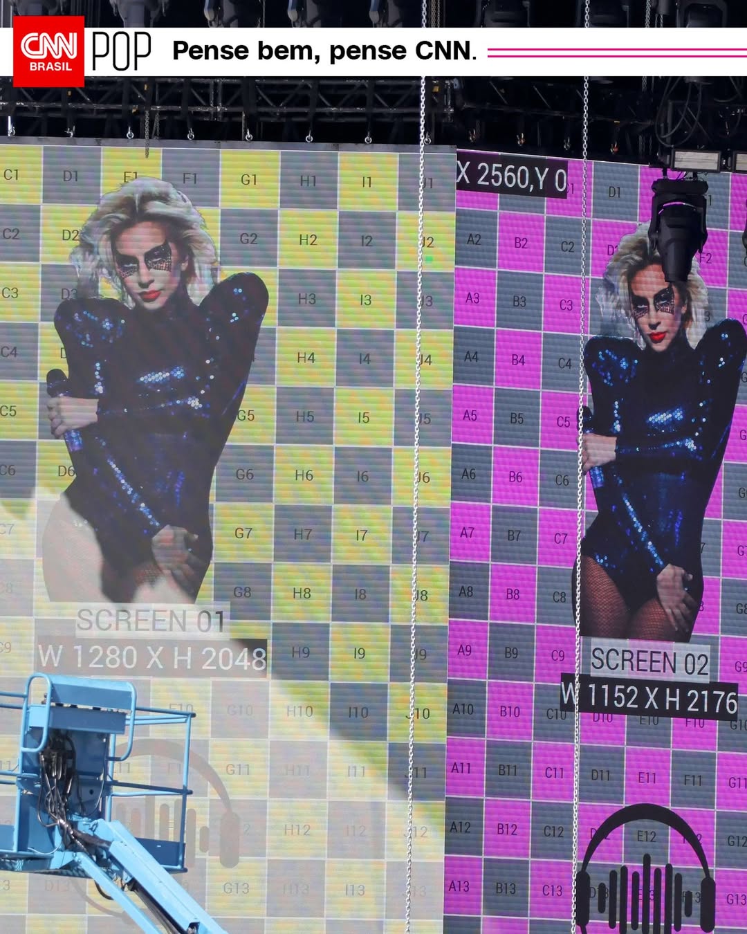 Palco em Copacabana anunciando Lady Gaga