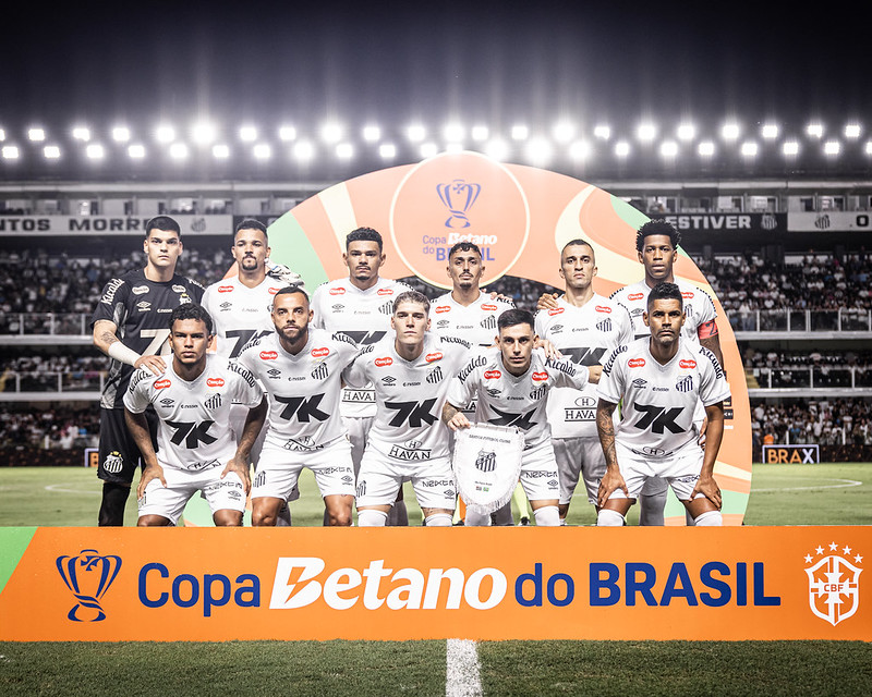 Santos enfrenta Grêmio em busca da recuperação no Brasileiro Equipe do Santos antes do jogo da Copa do Brasil contra o CRB
