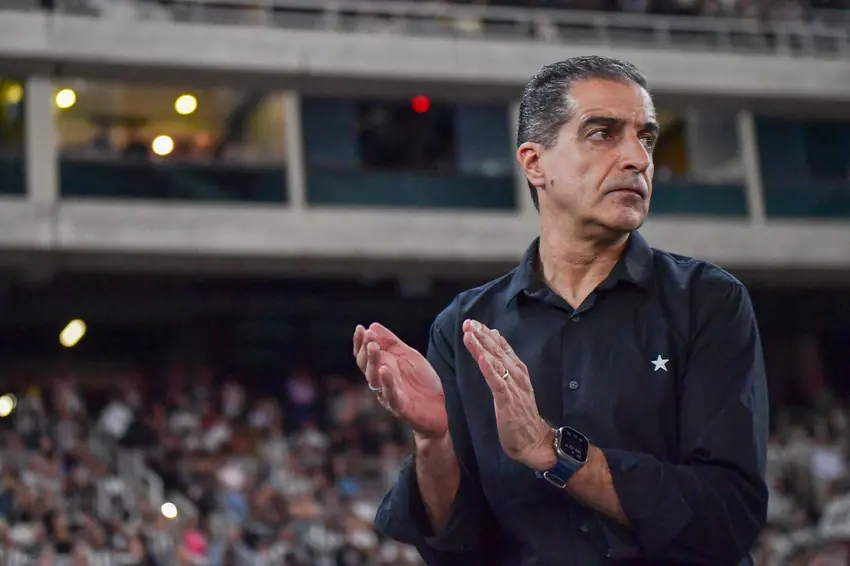 Bahia e Botafogo duelam em Salvador embalados por bons resultados e de olho no G-6 Bahia e Botafogo duelam em Salvador embalados por bons resultados e de olho no G-6