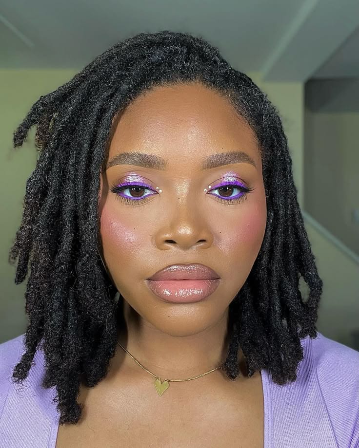 Maquiagem roxa: tendência domina o mundo da beleza Maquiagem roxa: tendência domina o mundo da beleza