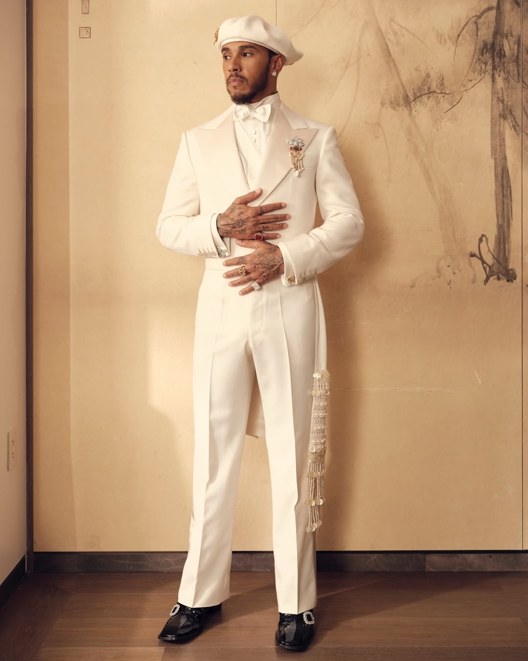 Met Gala 2025: co-hosts exibem simbolismo através dos looks Lewis Hamilton para Met Gala 2025.