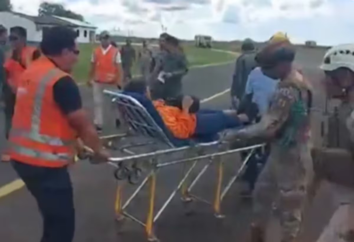 Grupo passa 36 horas cercado por jacarés após queda de avião na Bolívia Grupo passa 36 horas cercado por jacarés após queda de avião na Bolívia